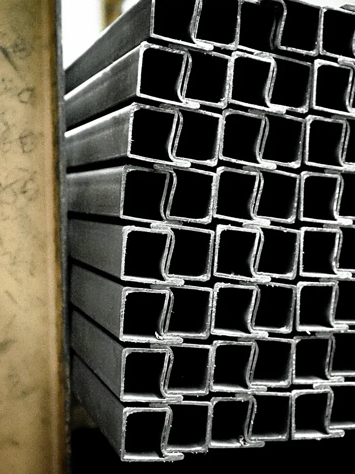 Cold-formed lipped steel sections stacked end-on